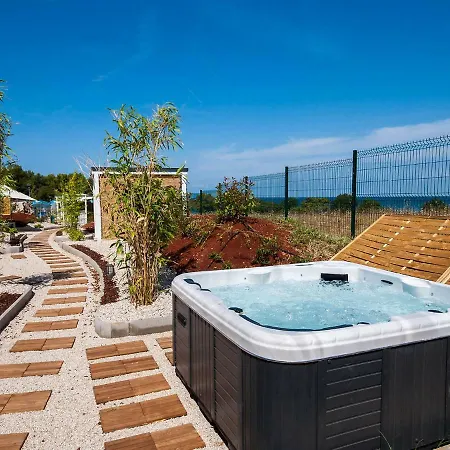 Holiday Camping Kastanija.3 Сasa de vacaciones *